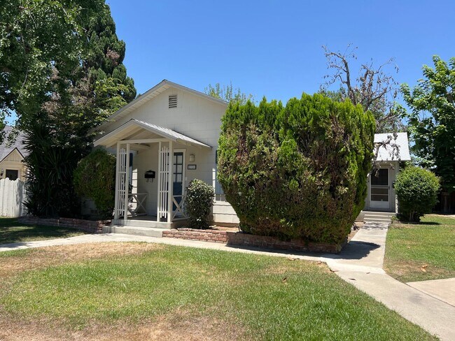 Building Photo - 2912 Sunset Ave