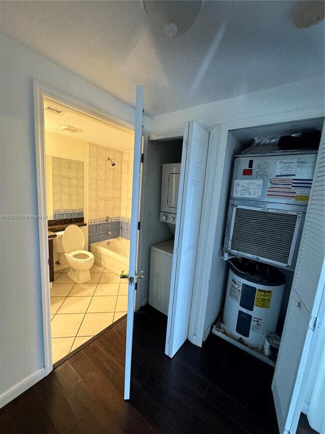 Building Photo - 3500 Coral Wy