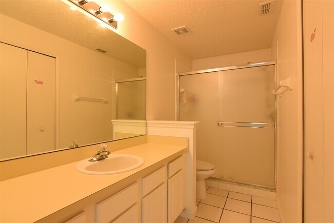 Building Photo - 3br 2.5ba townhome in GATED COMMUNITY of Cypress Lake in Kissimmee!!