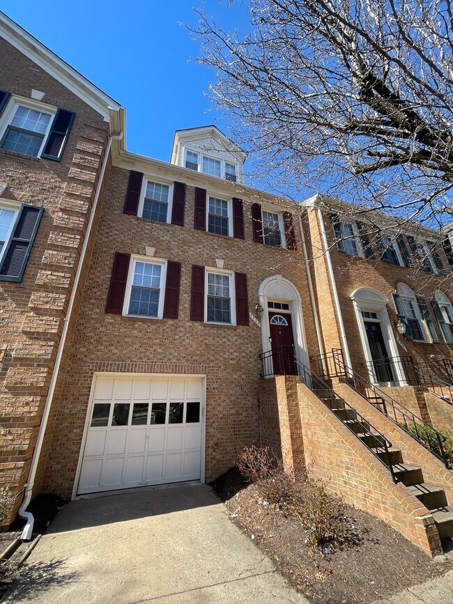 Building Photo - Luxurious And Spacious 3 Bed 2 Bath Brick Townhouse In Tysons Station