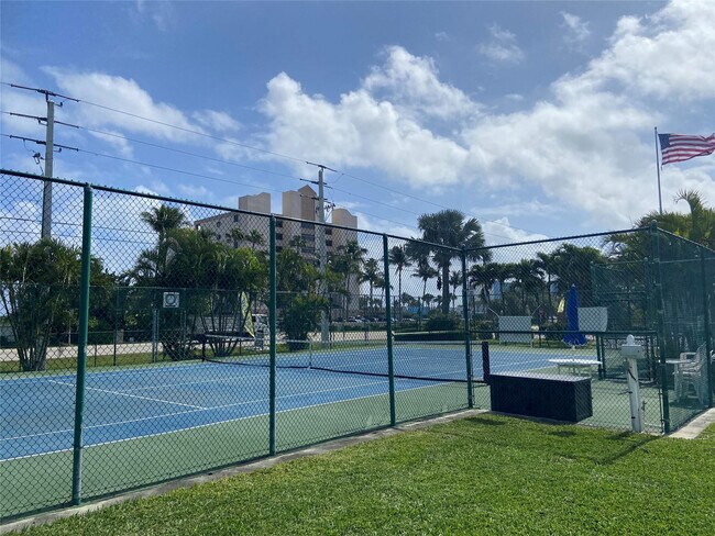 Building Photo - 10701 S Ocean Dr