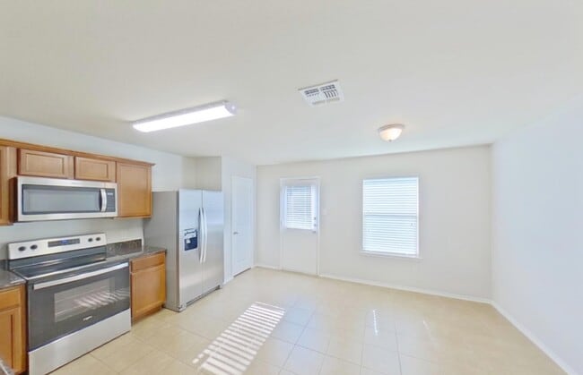 Building Photo - Move in ready