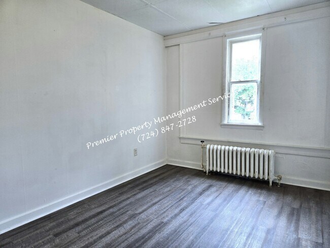Building Photo - 415 N Main St