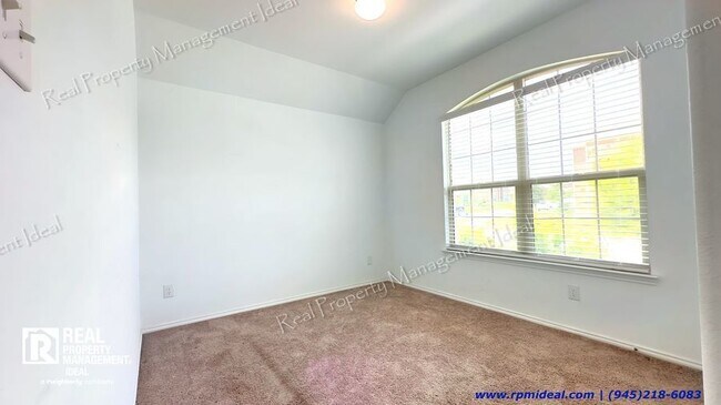 Building Photo - $2,300 - 4bed/ 2Bath - Stunning house in F...