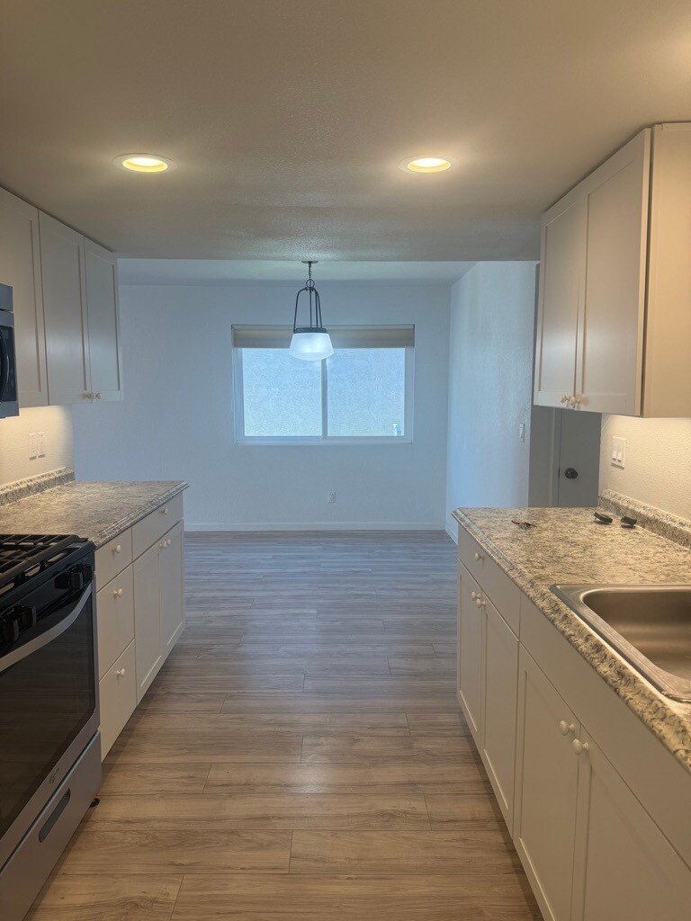 Building Photo - 1820 Marigold Ln