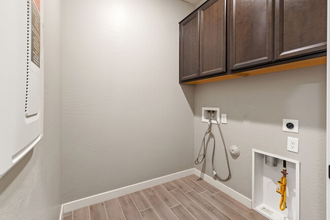 Building Photo - Beautiful 3 bedroom plus den!