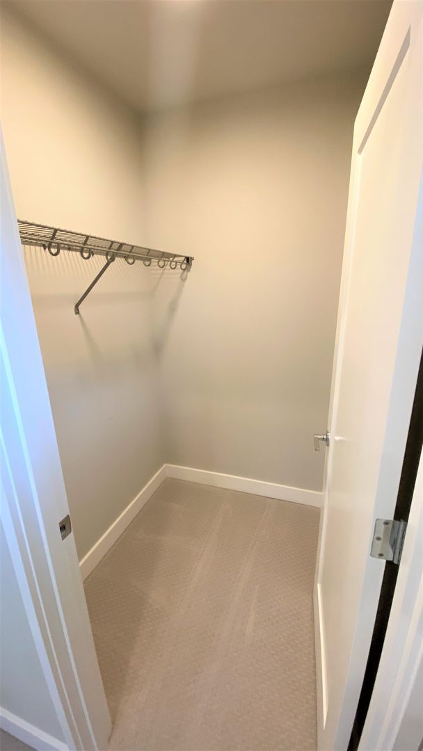 Building Photo - Modern 4BR Townhome in Prime Bellevue | AC | Bellevue Schools | Minutes to Microsoft