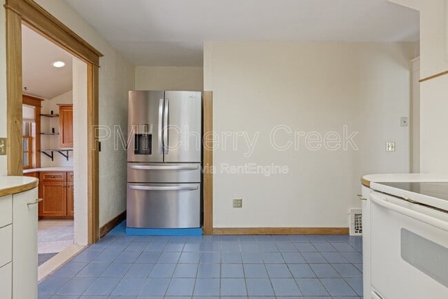 Building Photo - 4047 Wyandot St