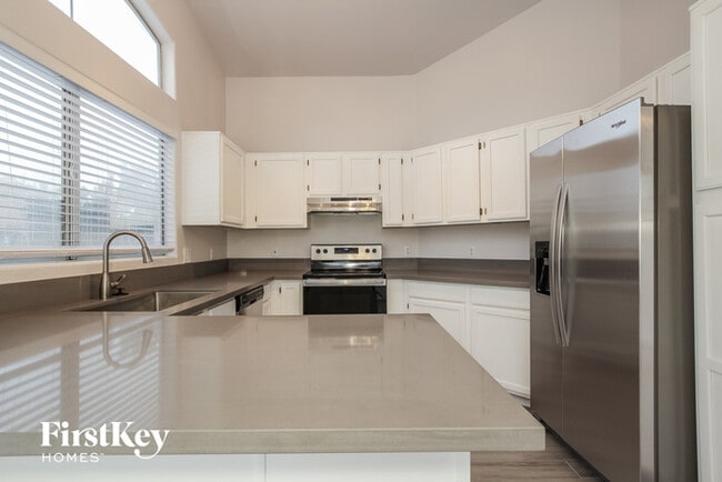Building Photo - 4605 E Grovers Ave