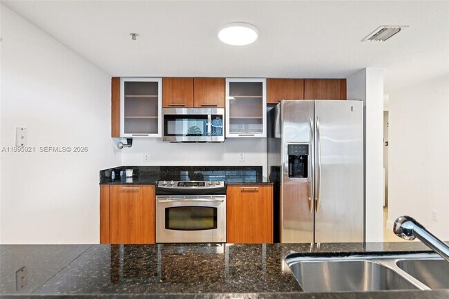 Building Photo - 1800 N Bayshore Dr