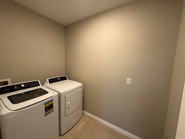 Building Photo - Beautiful 4 BR / 2 BA Home in Winter Haven!