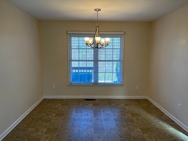 Building Photo - 250 Windwood Dr