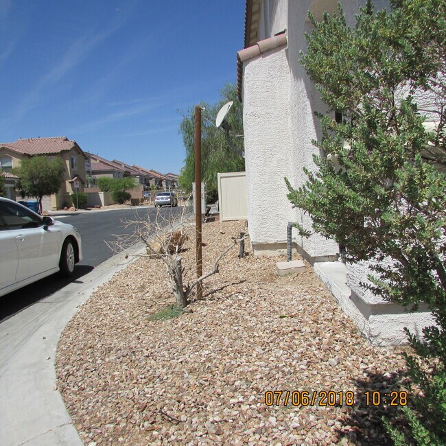 Building Photo - Adorable 2 Story Home!