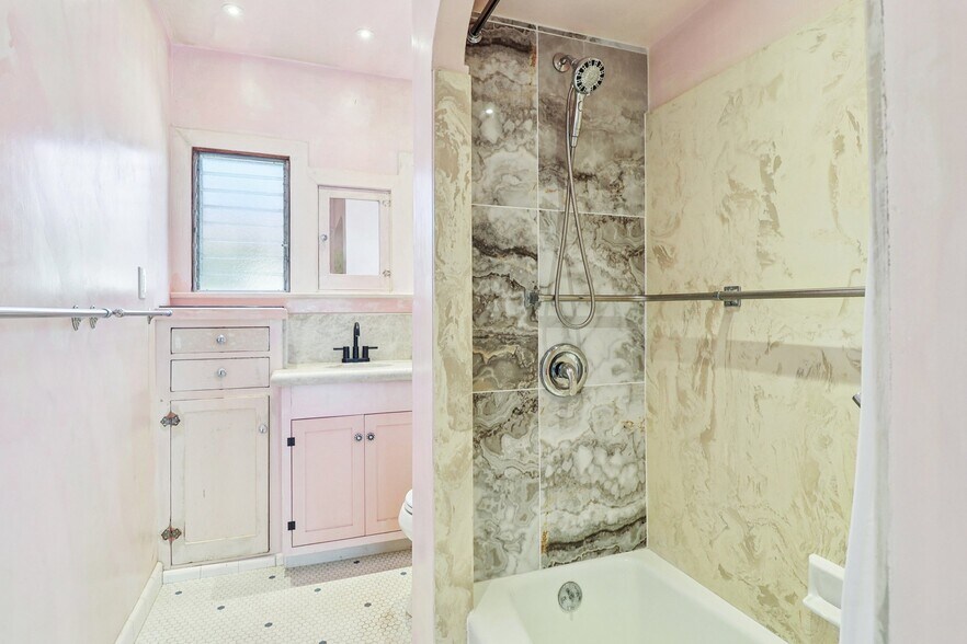 Building Photo - 3114 Bancroft St