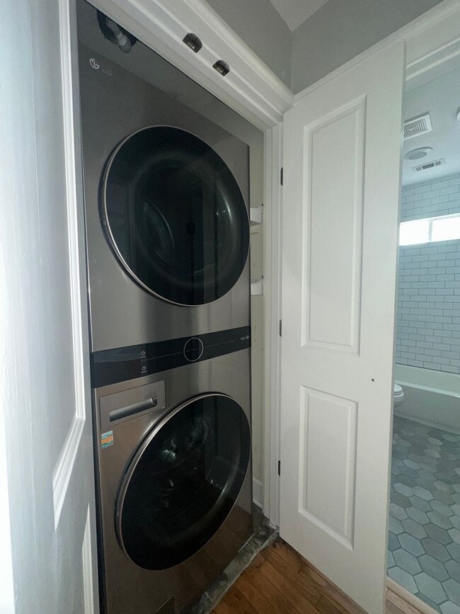 Building Photo - 5513 Avenue F