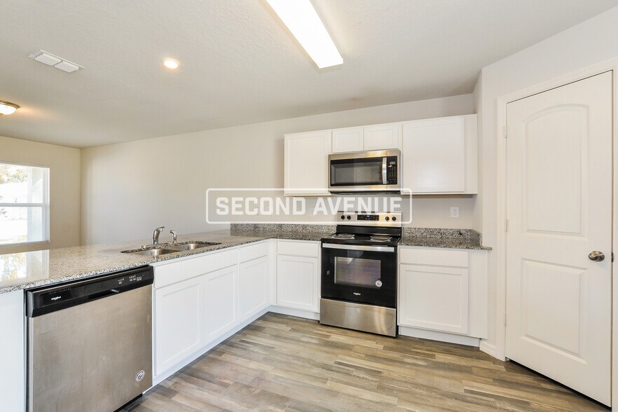 Building Photo - 41 Raemoor Dr