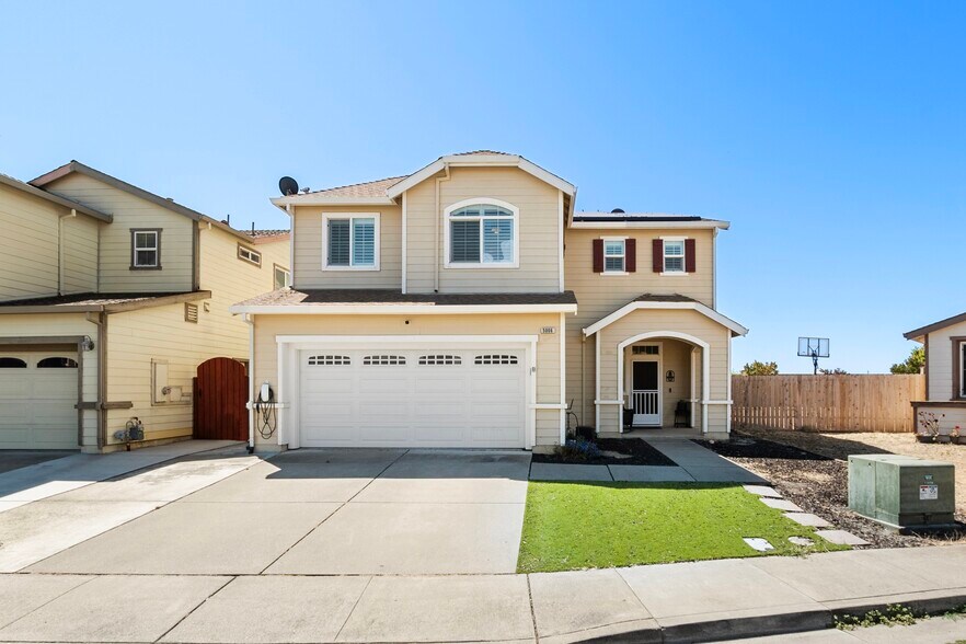 Front of House - 5006 Rowe Dr