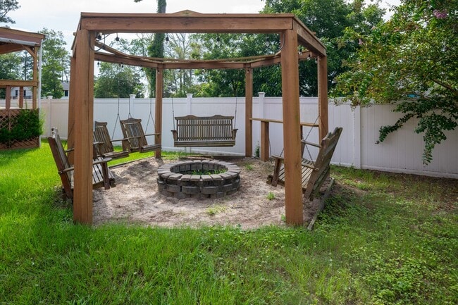 Building Photo - PERFECT OFF-SEASON MONTHLY GETAWAY