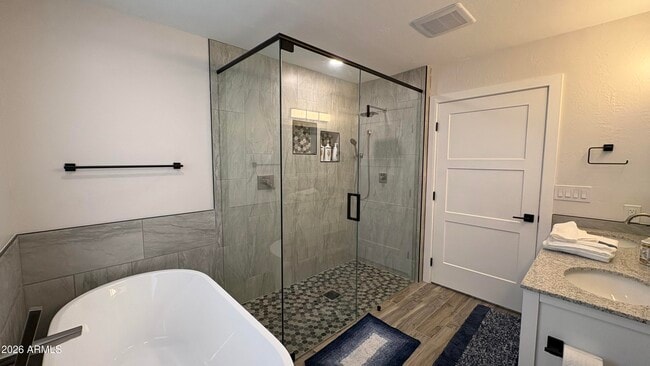 Building Photo - 4422 W Greenway Rd