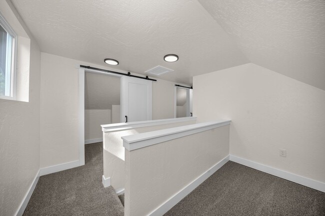 Building Photo - New Updated 3 Bed 2 Bath Lower South Hill Home!