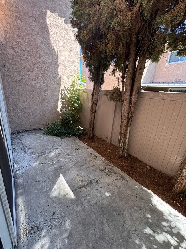 Building Photo - La Habra 2BR Townhome with Garage & Patio