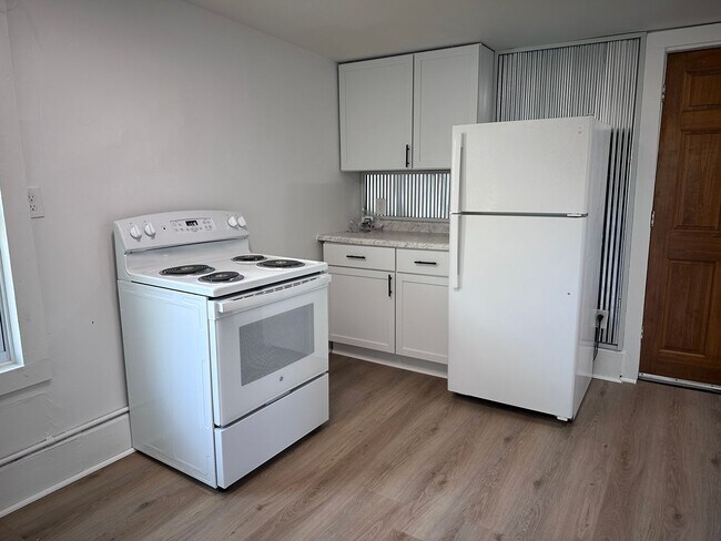 Building Photo - 303 Weston Ave