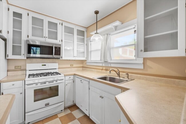 Building Photo - 255 Grant St