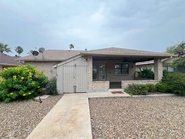 Building Photo - 812 Santa Anna Dr