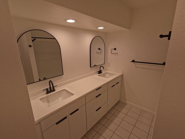 Building Photo - 1630 Olua St