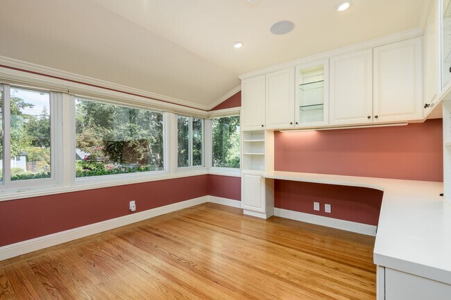 Building Photo - Custom Remodeled Ranch Home in Park-like S...