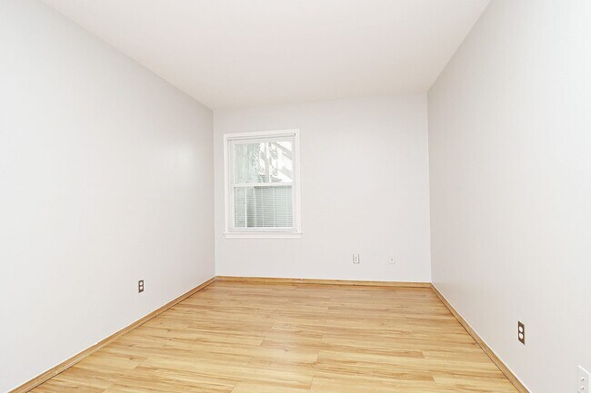 Building Photo - 502 Moseley Dr