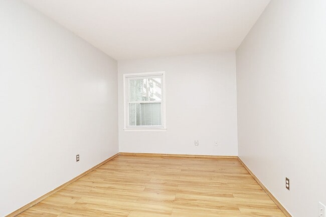 Building Photo - Pet-Friendly Fry's Spring Duplex With Fenc...