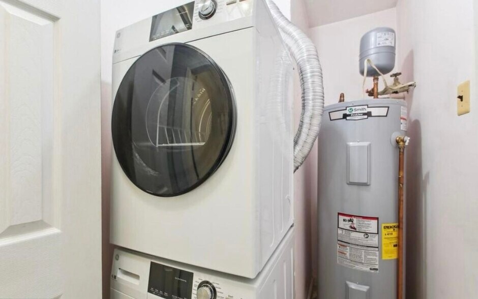 Building Photo - 116 Water Fountain Way