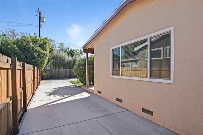 Building Photo - 11856 Beatrice St