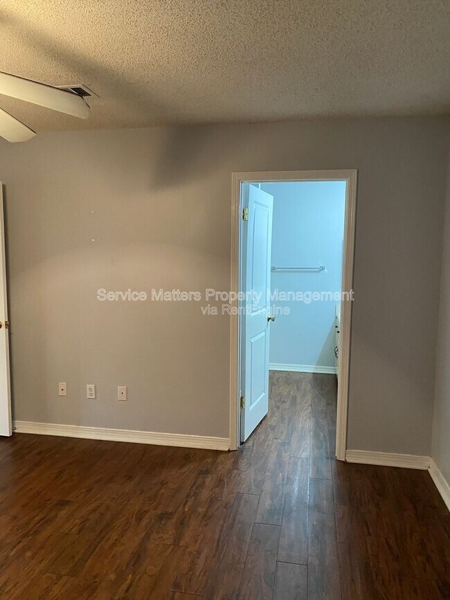 Building Photo - 5746 Rolling Hills Dr