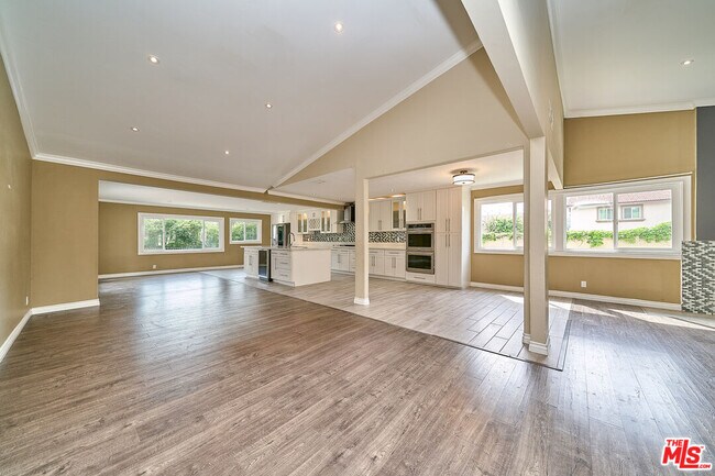 Building Photo - 2660 Conata St