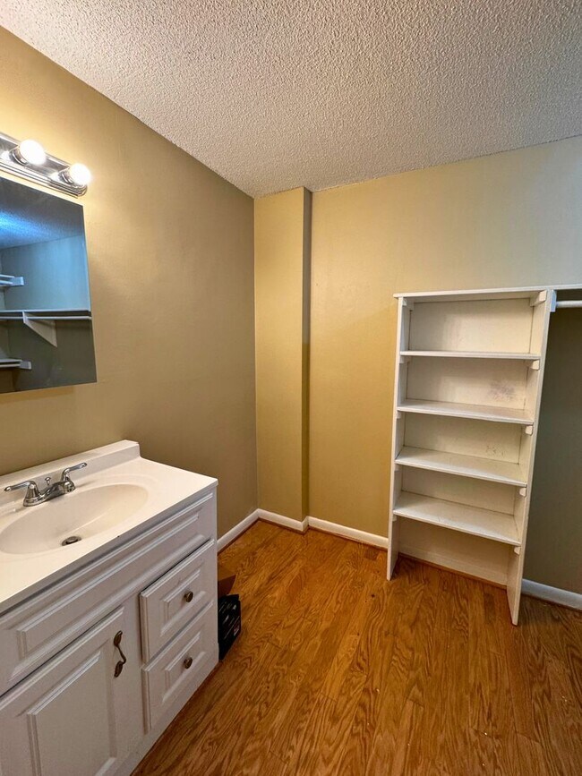 Building Photo - Modern Luxury Studio at Park Place | All Utilities Included