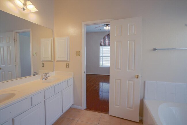 Building Photo - 14918 Appaloosa Ave