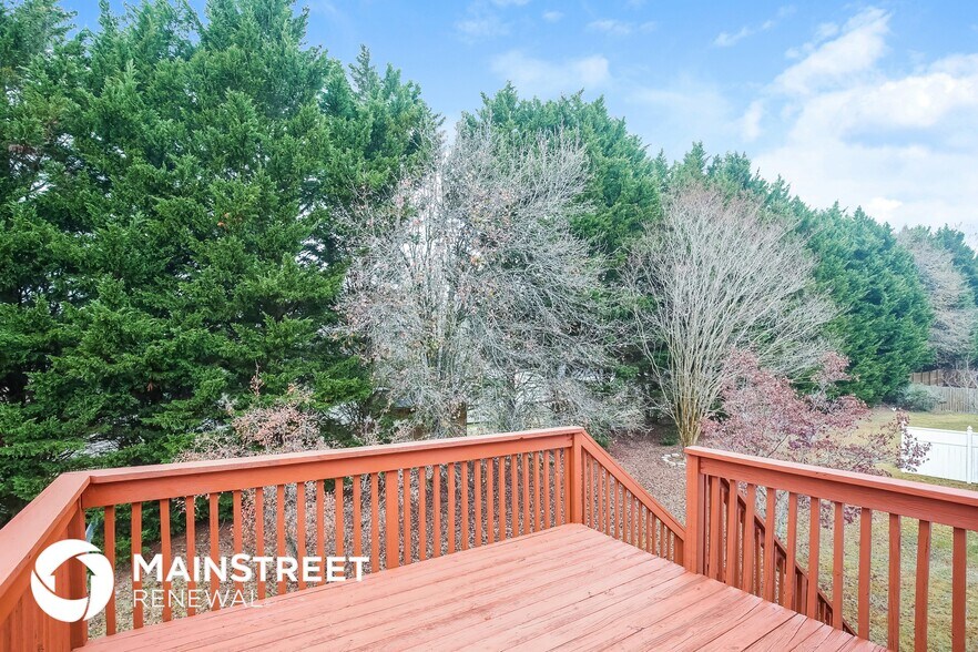 Building Photo - 440 Corbin St