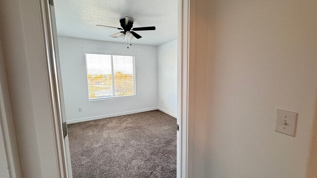 Building Photo - 404 Grassland Dr