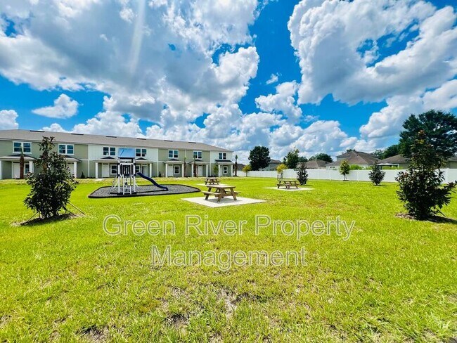 Building Photo - 827 Rivertree Pl
