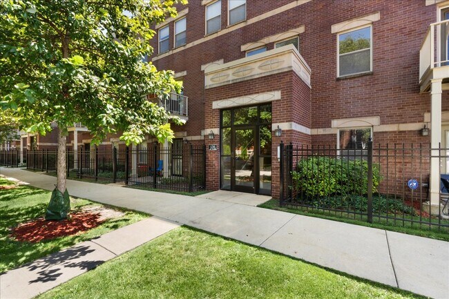 Building Photo - 803 E 41st St