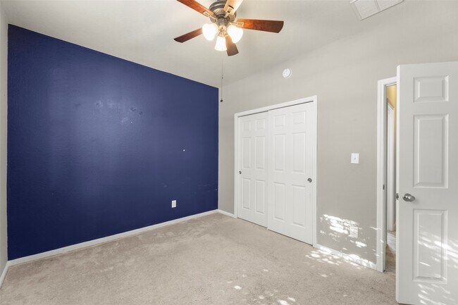 Building Photo - 5531 Drumlin Field Way