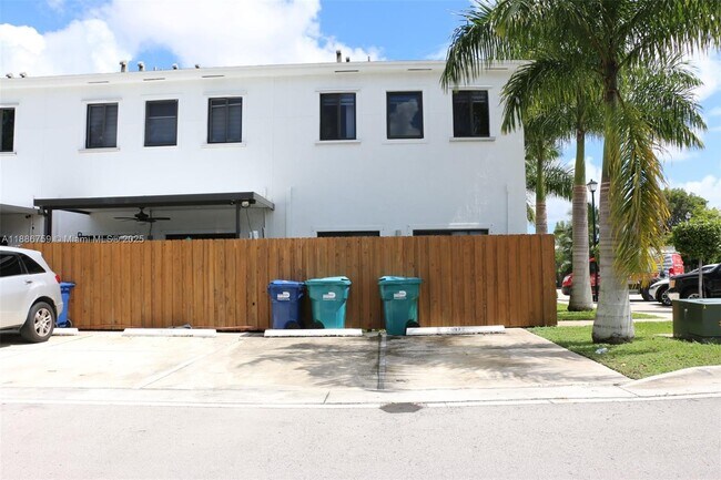 Building Photo - 25372 SW 135th Ave