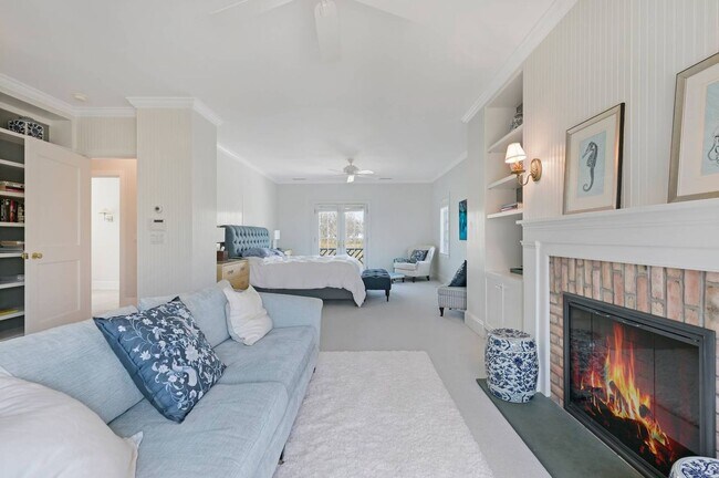 Building Photo - 121 Post Ln