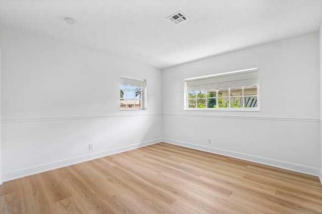 Building Photo - 1349 Mulberry Way