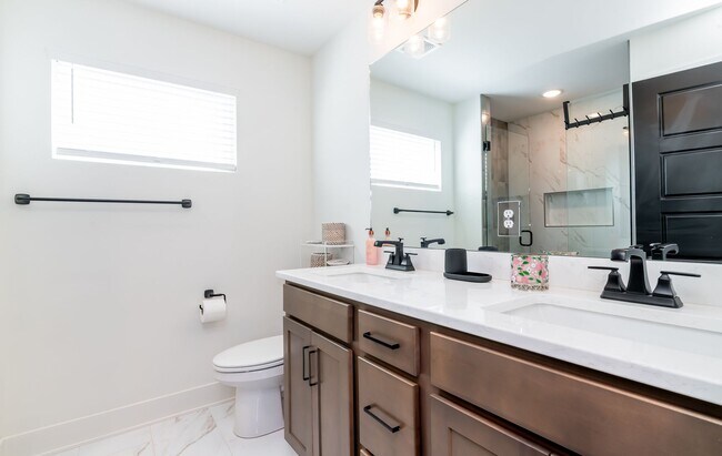 Building Photo - Do Not Miss this Beautiful piece of property.