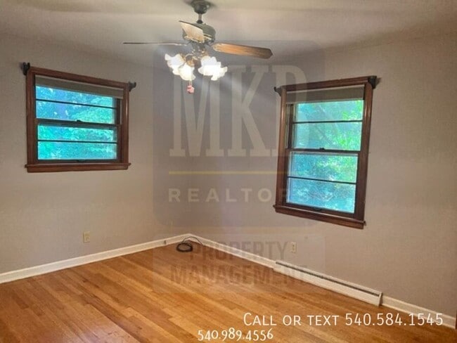 Building Photo - 3203 Ledgewood Ave
