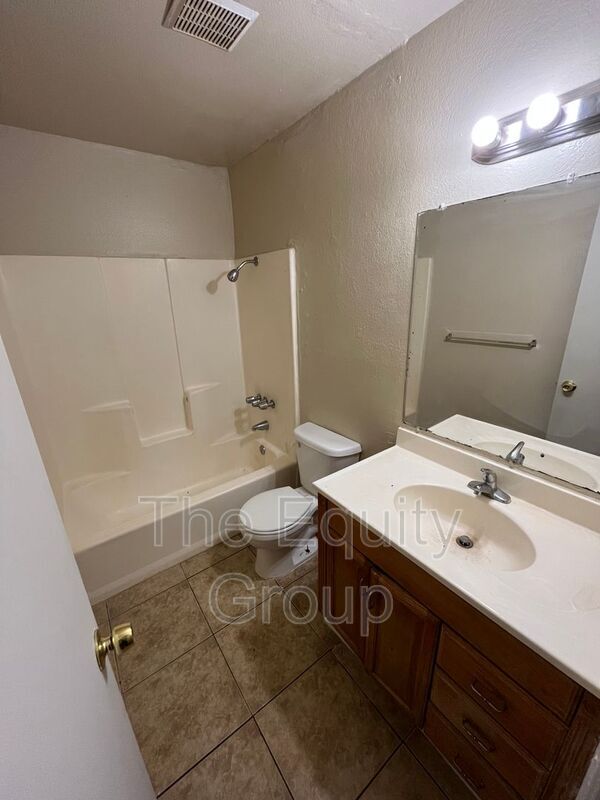 Building Photo - 93 N E St