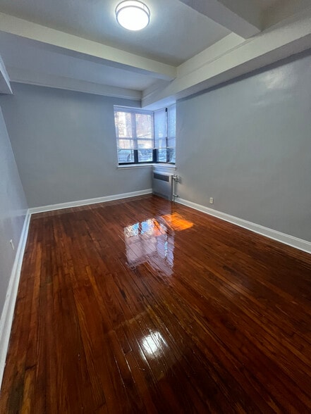 Building Photo - 7 Chestnut St